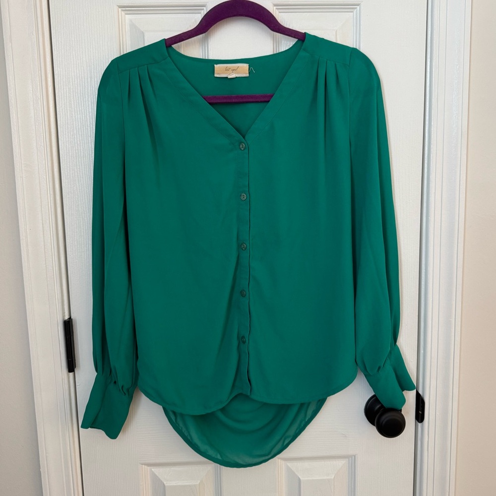 Elegant Green Button-Up Blouse